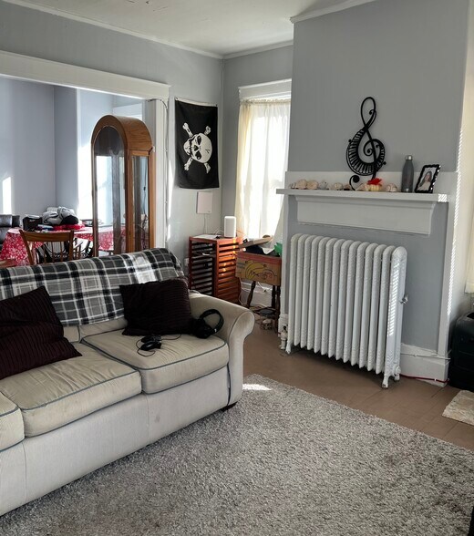 Primary Photo - 39 S Main St