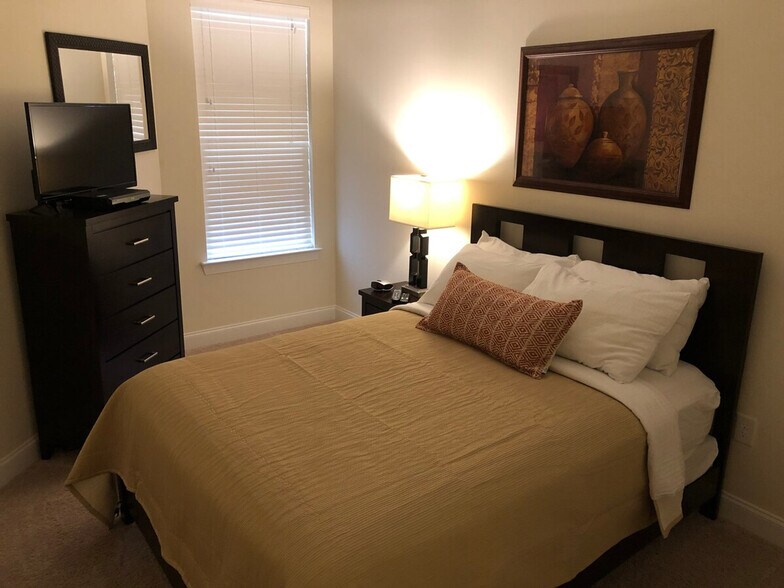 Building Photo - 5725 Carnegie Blvd