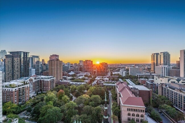 Building Photo - 9 W Walton St