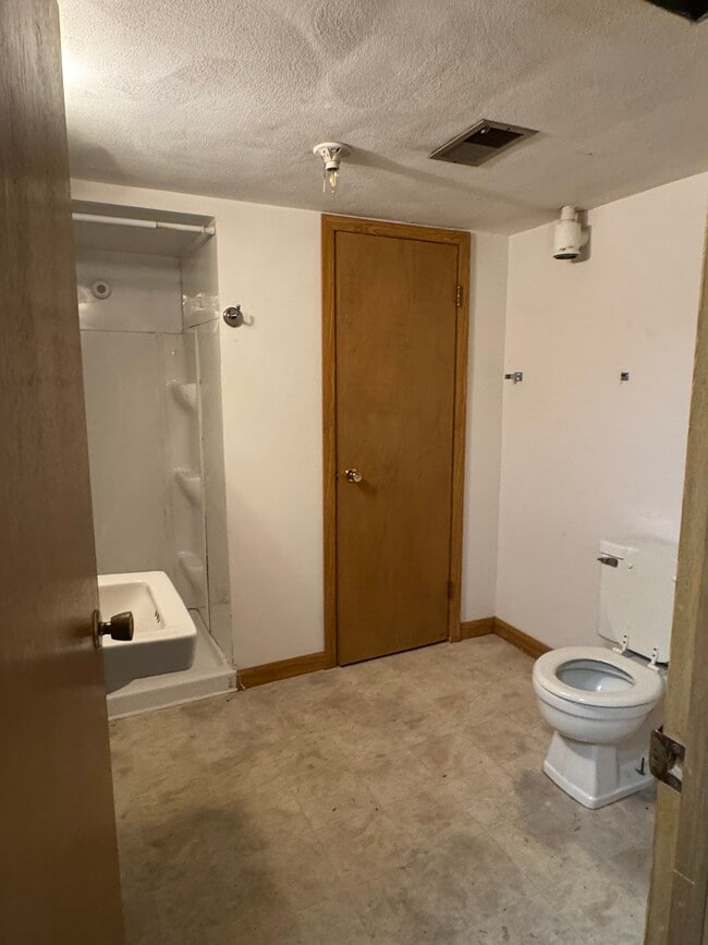 Building Photo - 510-512 Elm Street Duplex