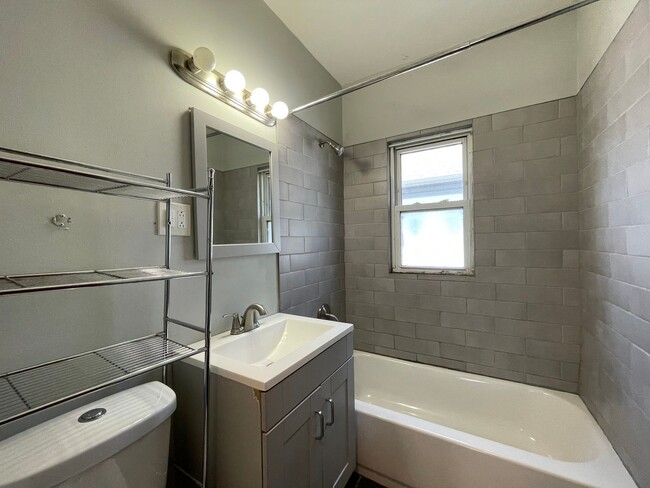 Building Photo - 3 Bedroom Home In Hammond With Central AIR