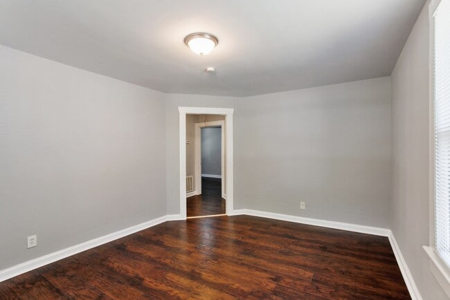 Building Photo - Large 4BR/2BA Home Walking Distance to Daffin Park