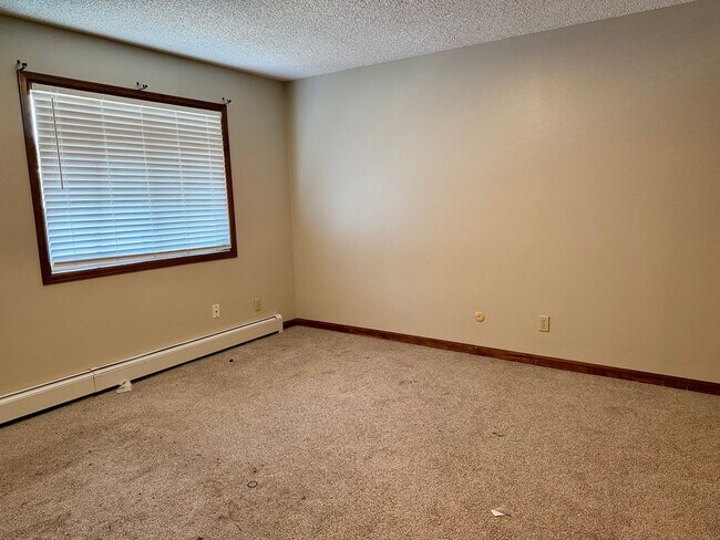 Building Photo - 1624 Azalea Dr