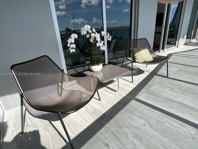 Building Photo - 488 NE 18th St