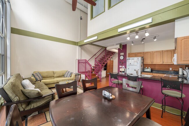 Building Photo - Lofts Oasis #219