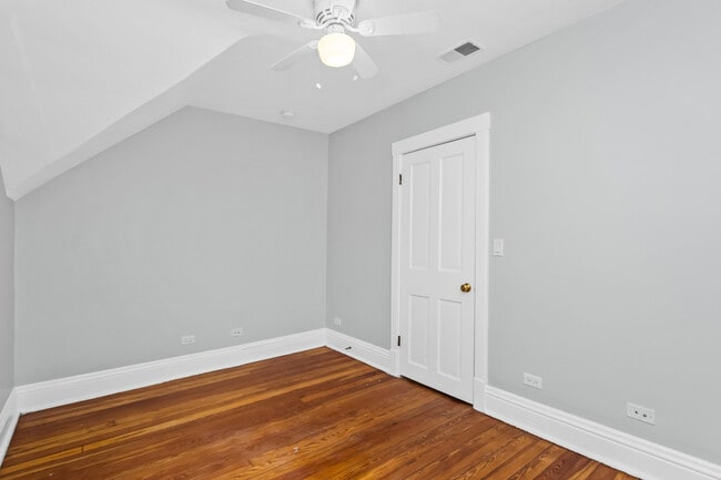 Building Photo - 1116 Darrow Ave