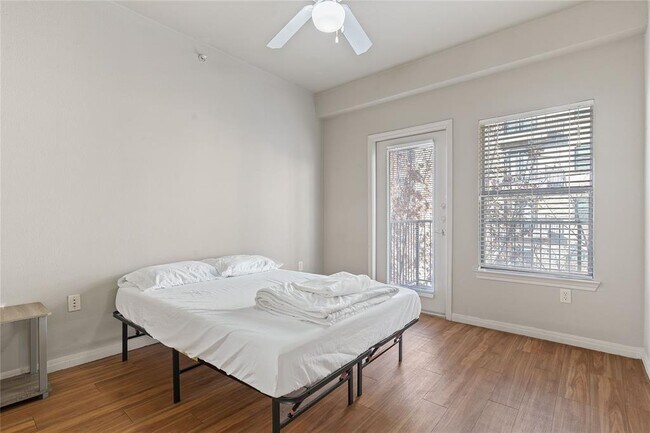 Primary Photo - 2515 Pearl St