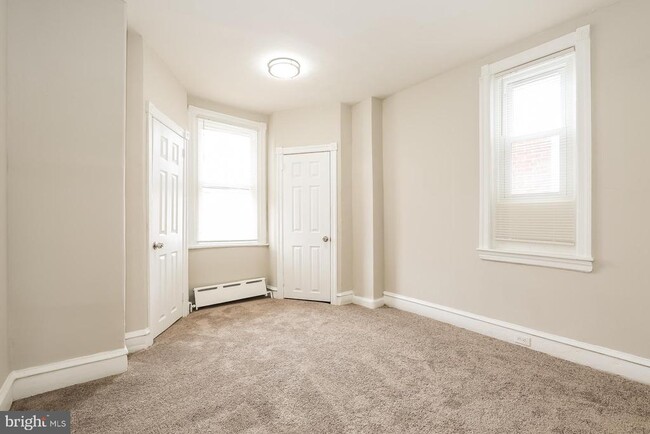 Building Photo - 5627 Hadfield St