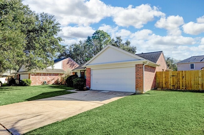 Building Photo - 5106 Spring Cir Dr