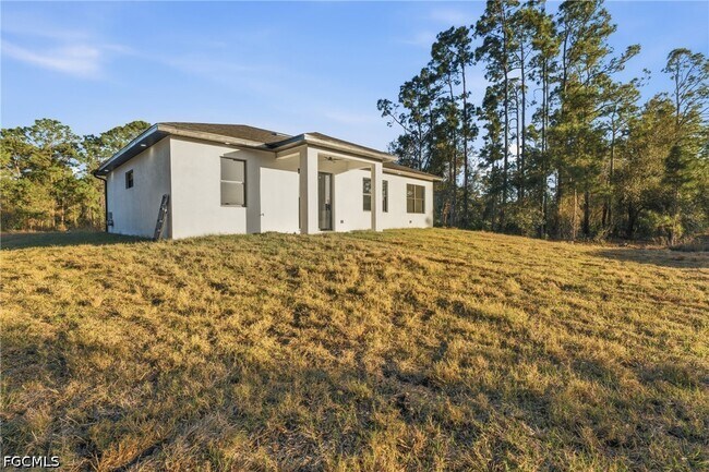Building Photo - 566 Eisenhower Blvd