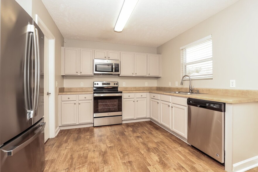 Building Photo - 4003 Randall Ln