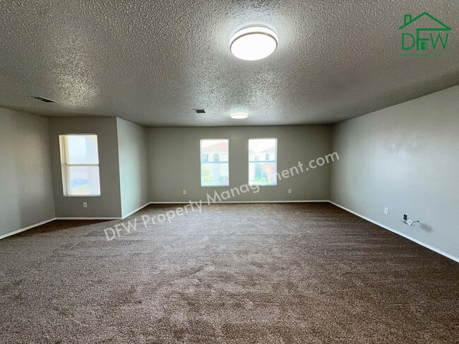 Building Photo - Spacious 4-Bedroom Home with Fireplace & Large Backyard in SW Fort Worth