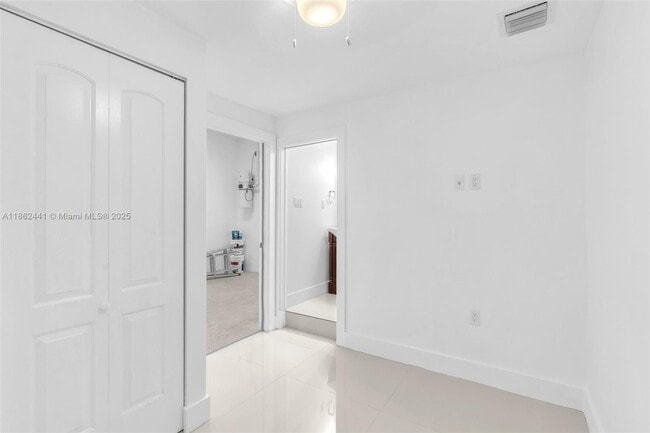 Building Photo - 6402 SW 93rd Pl