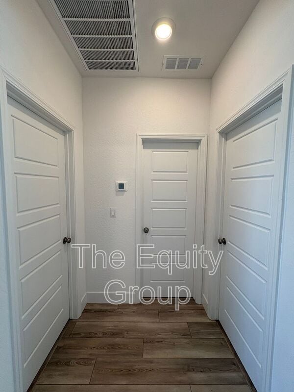 Building Photo - 241 E Tyler Ave