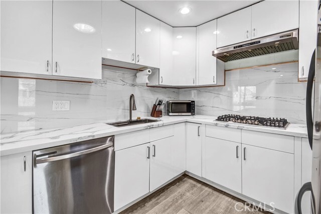 Building Photo - 12811 Oaks Ave