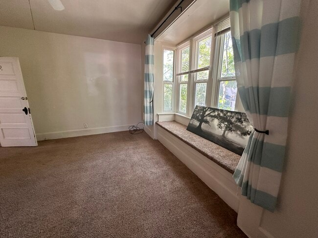 Building Photo - 1332 E 400 S