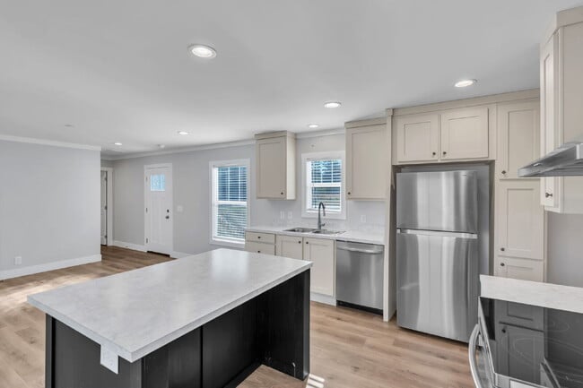 Building Photo - Spacious 2 Bed, 2 Bath Home sitting on 1.5 acres with Extra Storage ($1695/mo rent)