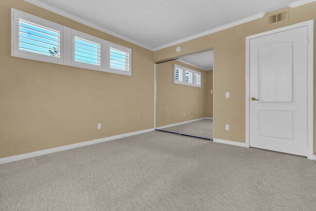 Building Photo - 12 Bergamo