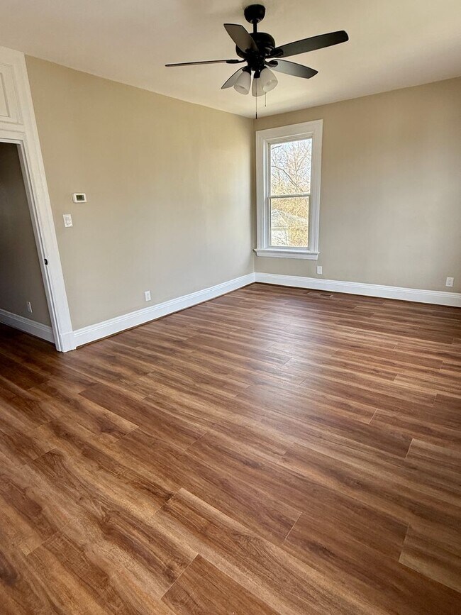 Building Photo - 415 Considine Ave