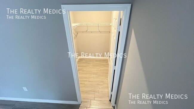 Building Photo - 1682 Waneta St SE