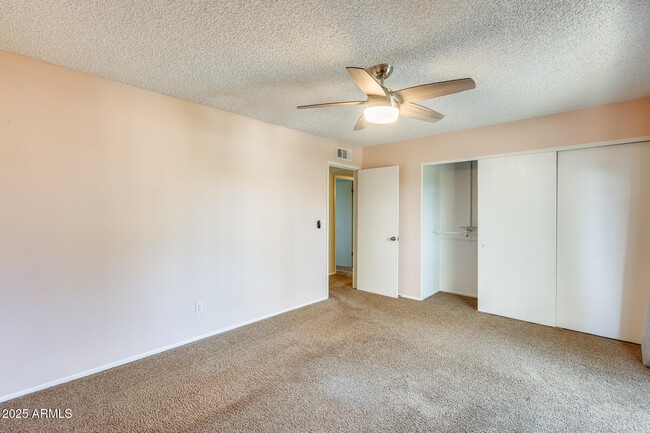 Building Photo - 2338 W Lindner Ave