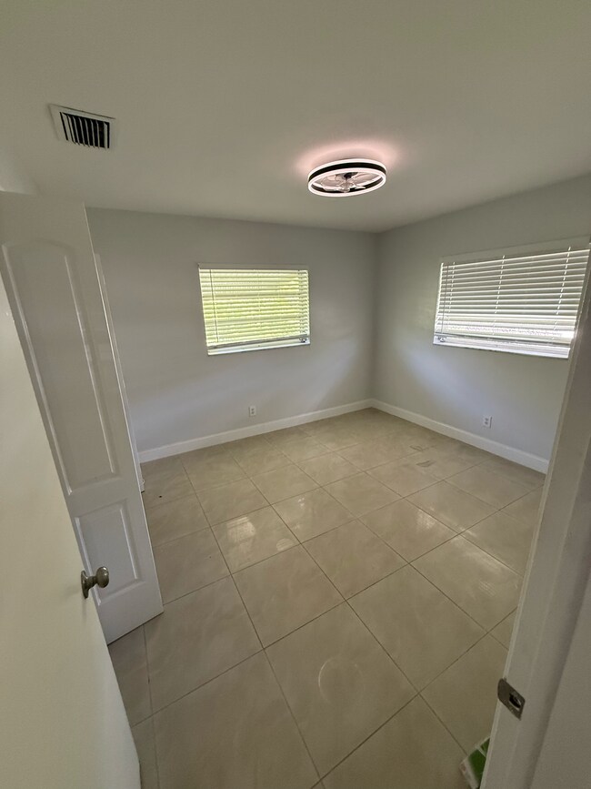 Building Photo - 2247 Taylor St