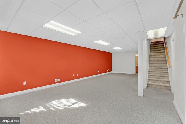 Building Photo - 63 Old Barn Dr