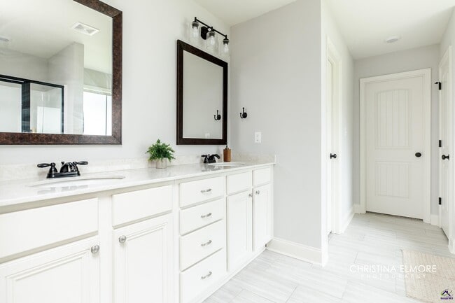 Building Photo - 214 Creek Ridge Dr