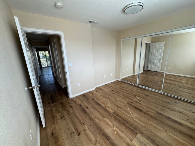 Building Photo - 3 Bedroom 1.5 Bathroom -  Attached garage