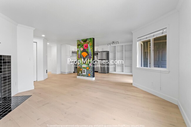 Primary Photo - Beautifully Updated Condo in Multnomah Vil...