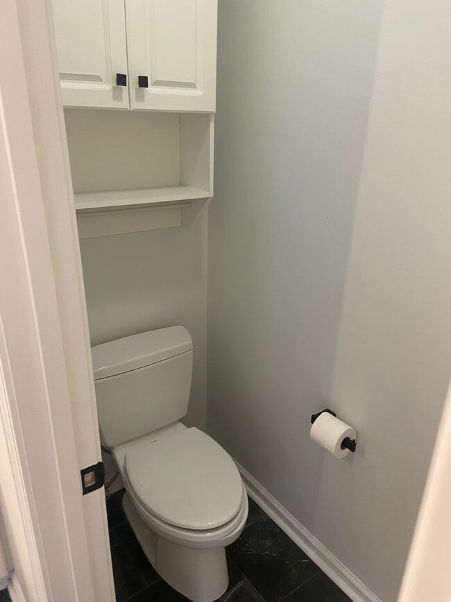 Building Photo - Spacious 2 Bedroom Luxury Condo with Pool Access – Wilmington, NC