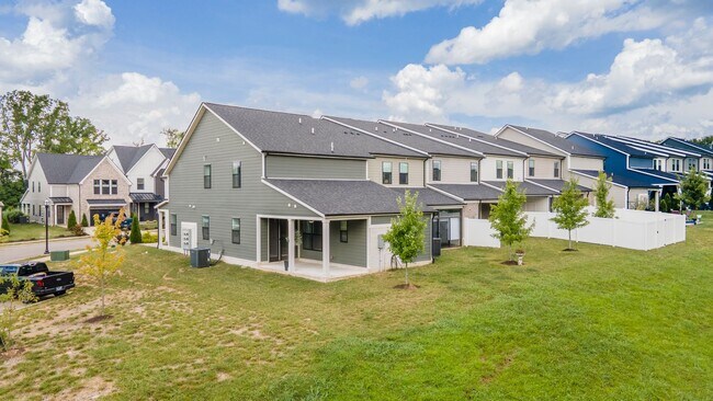 Building Photo - Canterbury Townhome