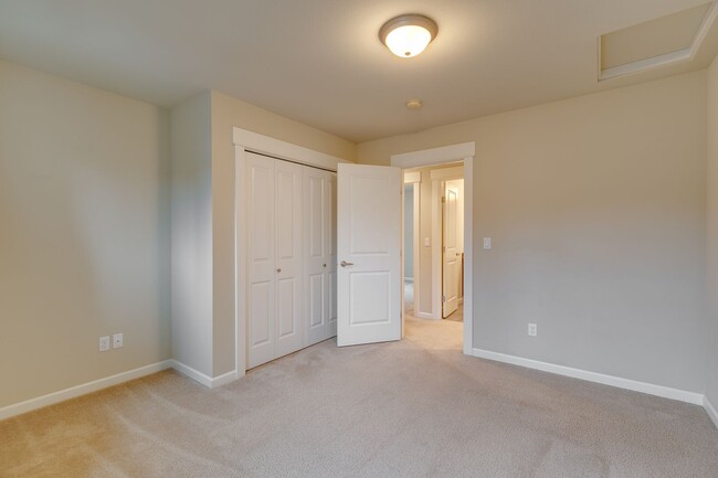 Building Photo - Spacious 4 bedroom home in Redmond!