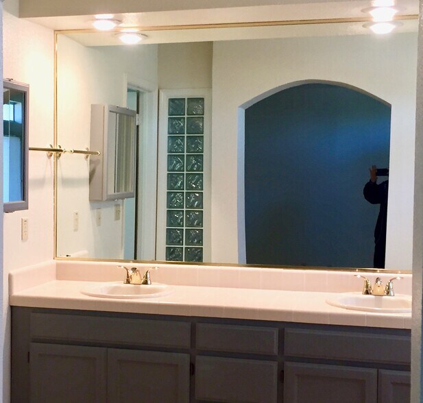 Dual Vanity - 2103 Stonefield Ln