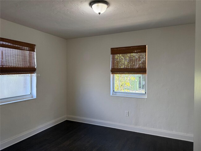 Building Photo - 502 NE 70th St