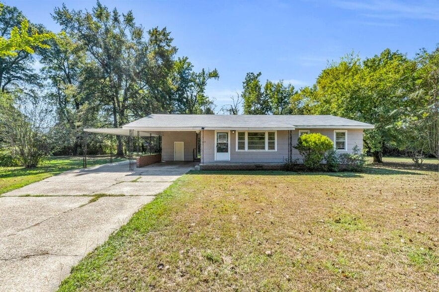 Primary Photo - 220 Rebecca Ln