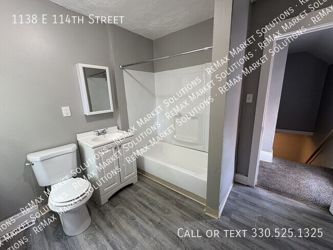 Building Photo - 1138 E 114th St