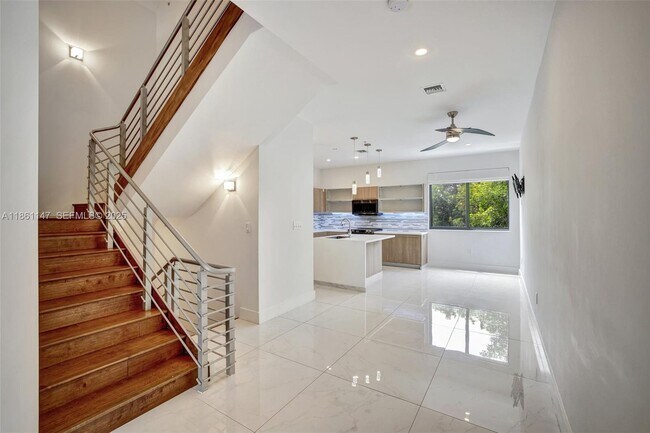 Building Photo - 164 SE 4th Terrace