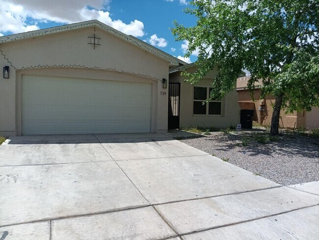 Primary Photo - 739 Taos Pl SW