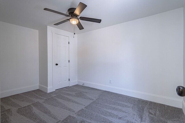 Building Photo - UPDATED FOUR BEDROOM/1.5 BATH TOWNHOME