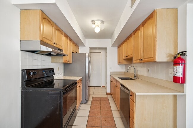 Building Photo - 1491 John St