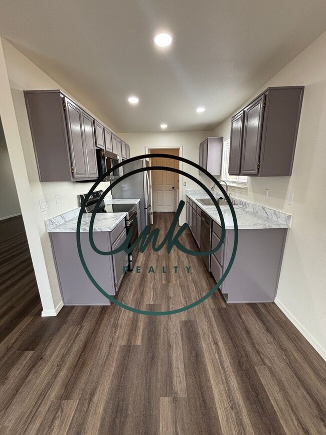 Building Photo - Newly updated Chichester Estates home