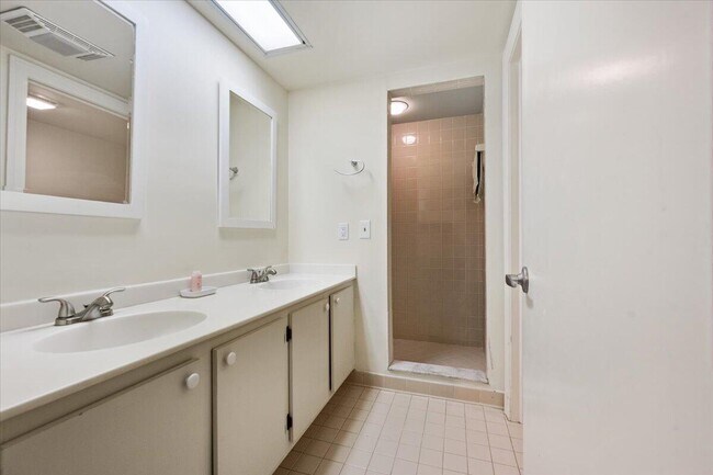 Building Photo - 2835 Polo Island Dr