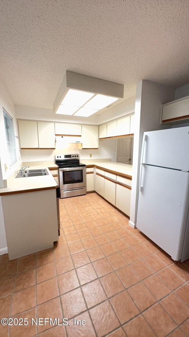 Building Photo - 18 Warren Pl