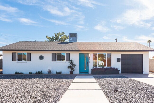 Building Photo - 4917 E Granada Rd