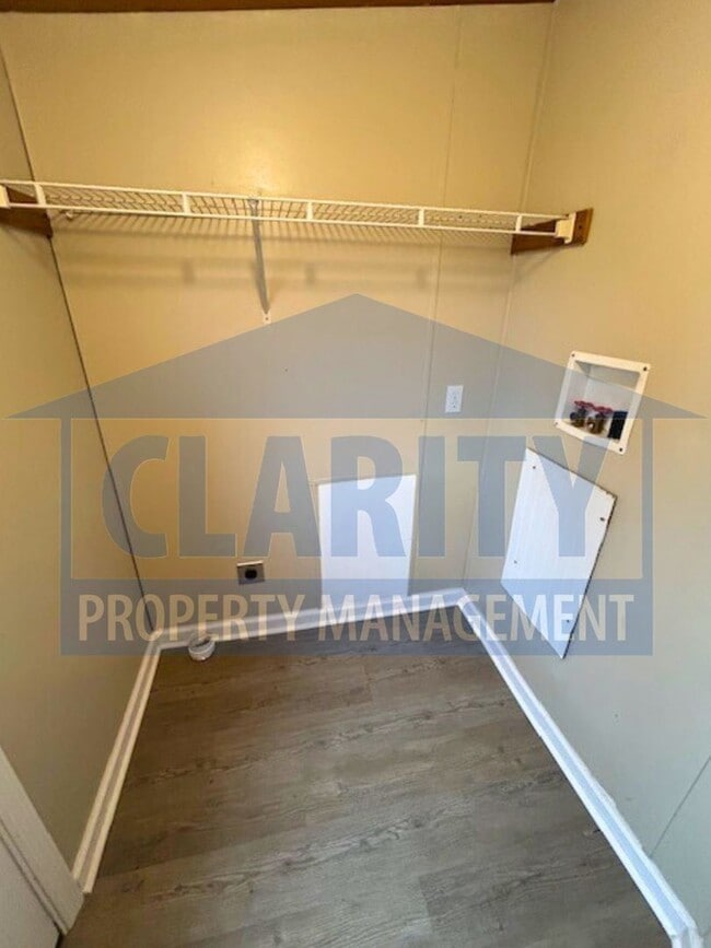 Building Photo - Three bedroom single level home!