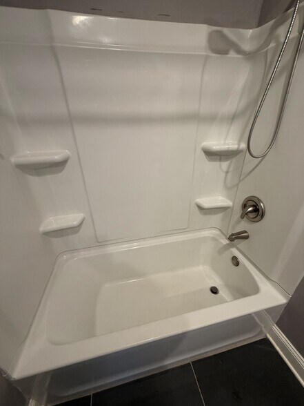 Building Photo - 3206 East Ave