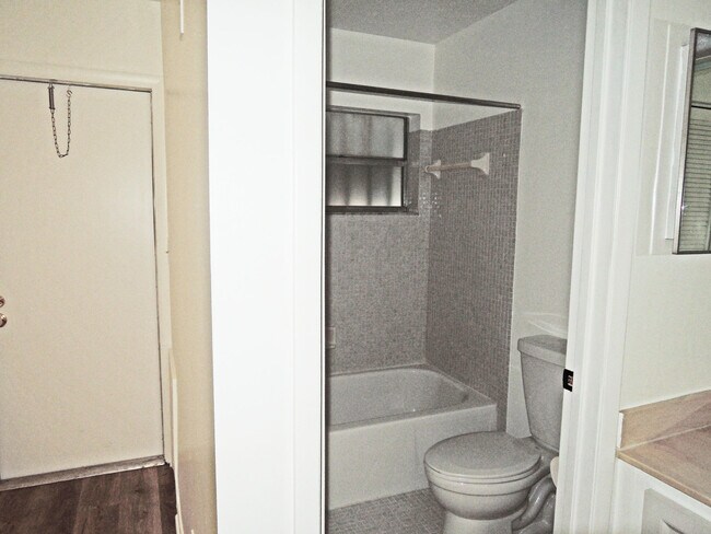 Building Photo - 322 Colony Ln