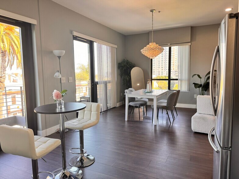 Building Photo - 889 Date St