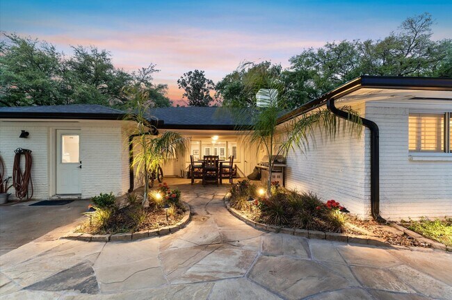 Building Photo - 5511 Queensloch Dr